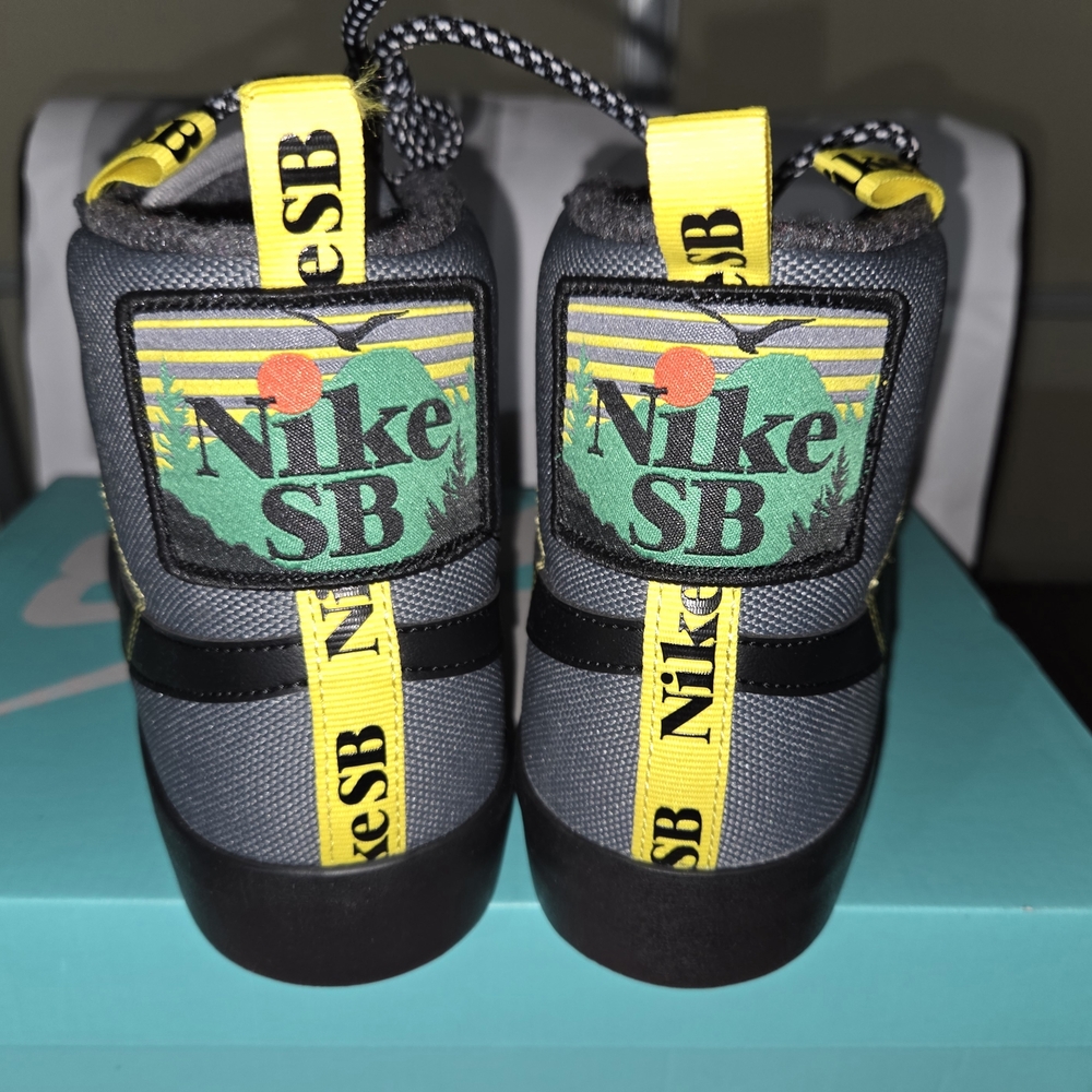 Nike SB Zoom Blazer Mid PRM Sneakers - Picture 3 of 5